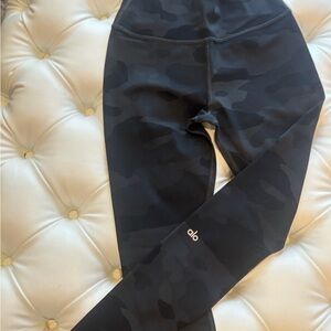 ALO Yoga Dark Camo Leggings